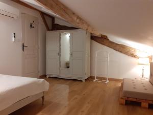 Ένα ή περισσότερα κρεβάτια σε δωμάτιο στο Appartement chez l'habitant