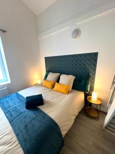 Ένα ή περισσότερα κρεβάτια σε δωμάτιο στο L' Arène Romaine