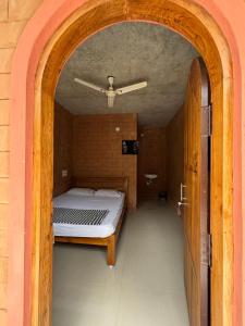 Time Travellers Hostel客房内的一张或多张床位