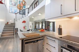 Η κουζίνα ή μικρή κουζίνα στο Winelands Golf Lodges 1 +48 φωτογραφίες