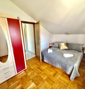 Postel nebo postele na pokoji v ubytování Apartments Sirena Korčula