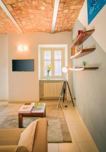 TV/trung tâm giải trí tại La Rosa nel Borgo - appartamento con garage