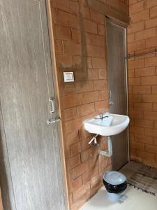 Time Travellers Hostel的一间浴室