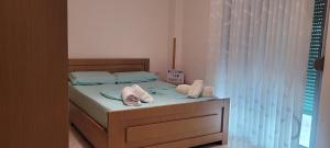 Ένα ή περισσότερα κρεβάτια σε δωμάτιο στο Fred's Apartment