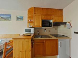 Kuchnia lub aneks kuchenny w obiekcie Studio cabine 4 pers avec terrasse et garage, proche navettes ski - Le Grand-Bornand - FR-1-241-242