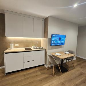 Kuchyň nebo kuchyňský kout v ubytování Jacuzzi Apartment Tirana Center