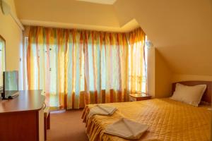 Postel nebo postele na pokoji v ubytování Family Hotel Mimosa