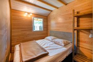 Fotografie z fotogalerie ubytování Lodge 4 - Domaine Des Landes v destinaci Lesperon + 17 fotografií