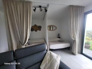 Katil atau katil-katil dalam bilik di Bas de villa aux portes d'Ajaccio