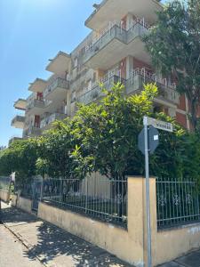 Το κτήριο όπου στεγάζεται  το διαμέρισμα