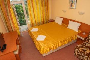 Postel nebo postele na pokoji v ubytování Family Hotel Mimosa