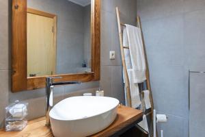 a bathroom with a white sink and a mirror at Feel Discovery Casa do Alfaiate in Peso da Régua
