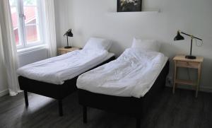 two beds sitting next to each other in a room at Nordsjögården in Järvsö