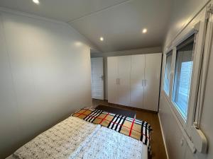 Ένα ή περισσότερα κρεβάτια σε δωμάτιο στο Premium Chalet B, close to the lake, quiet location