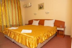 Postel nebo postele na pokoji v ubytování Family Hotel Mimosa