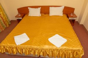 Postel nebo postele na pokoji v ubytování Family Hotel Mimosa