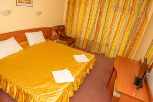 Postel nebo postele na pokoji v ubytování Family Hotel Mimosa
