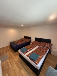 Letto o letti in una camera di Gasthaus Tisis