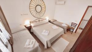 a small bedroom with a bed and a mirror at Le Sughere in Padru