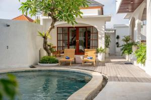 Kolam renang di atau dekat dengan Hastana Villa