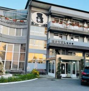 Imagen de la galería de Black Lord Hotel, en Târgu Mureș