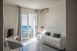 Ein Sitzbereich in der Unterkunft Ikion Eco Boutique Hotel
