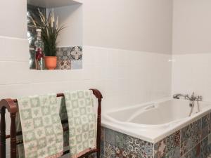 a bathroom with a tub and a sink at Woodville Lodge in Ród +16 photos