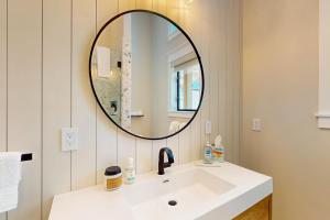 a bathroom with a sink and a mirror at Cabañita Del Mar in Sea Ranch +29 photos