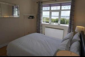 Letto o letti in una camera di Druminoo Ocean View Killybegs Pet friendly