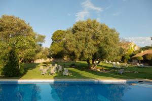 The swimming pool at or close to Reserva Rotana Golf Resort
