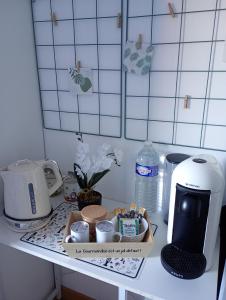 a kitchen counter with a toaster a toaster and a coffee maker at Mi casa es tu casa in Orchies