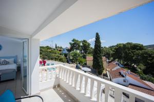 Balcone o terrazza di Boutique Guesthouse Sveti Petar, on the beach, heated pool & boat berth - ADULT ONLY