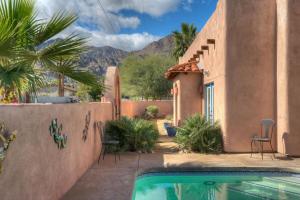 a house with a swimming pool in a yard at Villa Escondida in La Quinta