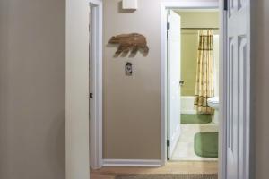 Ένα μπάνιο στο Braircliff Condo