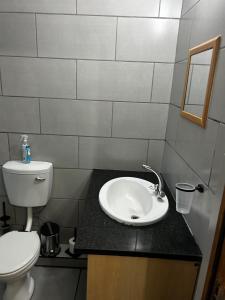 Ένα μπάνιο στο Garden Studio 2 Waterkloof Ridge