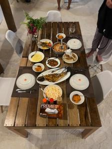 Comida en o cerca de este hotel