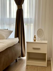 Ένα ή περισσότερα κρεβάτια σε δωμάτιο στο Marble Shelter Big&Comfy, Oradea Arena, near Airport