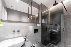 Koupelna v ubytování Luxury Apartment Luka + 29 fotografií