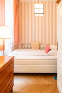 Łóżko lub łóżka w pokoju w obiekcie Hotel Schwalbe