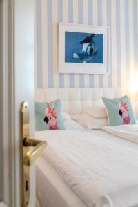 Łóżko lub łóżka w pokoju w obiekcie Hotel Schwalbe