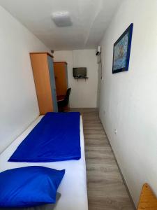 Ένα ή περισσότερα κρεβάτια σε δωμάτιο στο Izola center