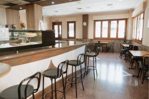 Reštaurácia alebo iné gastronomické zariadenie v ubytovaní Hotel Anna
