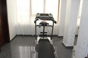 Fitness centrum a/nebo fitness zařízení v ubytování Hotel 725