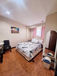 Postel nebo postele na pokoji v ubytování Studio1 Apartment Transient House near SPMC Robinsons and SM Lanang