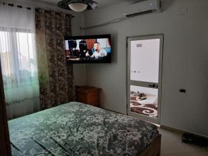 Ένα ή περισσότερα κρεβάτια σε δωμάτιο στο Apartment Tirana