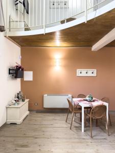 a dining room with a table and chairs at BONA NOVA-Puglia Living in Massafra