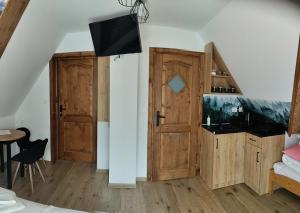 a room with a wooden door and a table at Bukowiańsko Nutka in Bukowina Tatrzańska