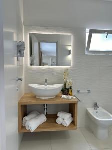 Koupelna v ubytování Hotel Sirena - Servizio spiaggia inclusive