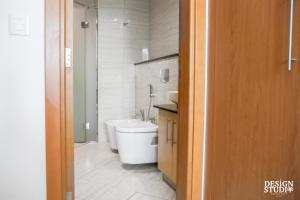 O baie la LIGHT APARTMENT by Design Studio