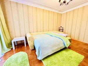 Giường trong phòng chung tại Апартаменты на Богомольца